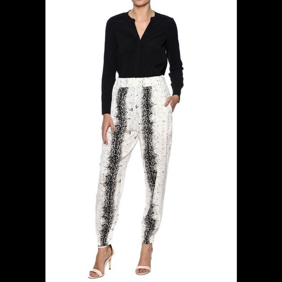 Beautiful stories snake print pants size medium - Picture 2 of 10